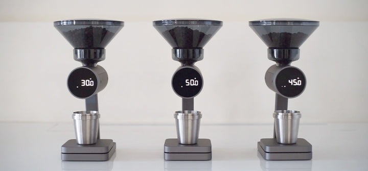 Acaia Orion Nano drei Geräte in Space Grey mit Zielgewicht im Display – Coffee Coaching Club 15