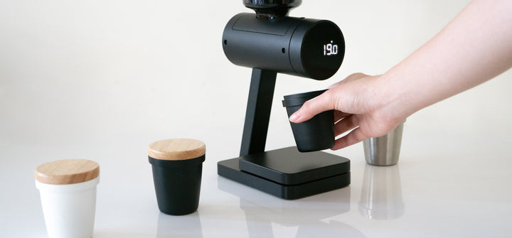 Acaia Orion Nano in Schwarz mit Dosierbecher und Display – Coffee Coaching Club 16