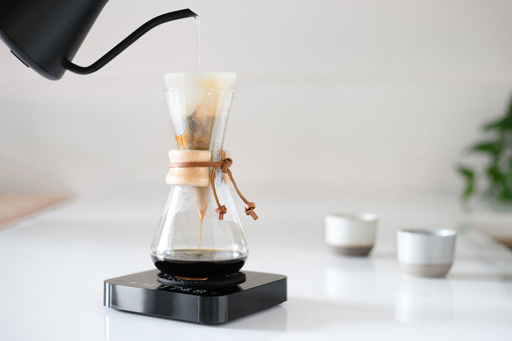 Acaia Pearl S Schwarz mit Chemex beim Pour-Over – Coffee Coaching Club 10