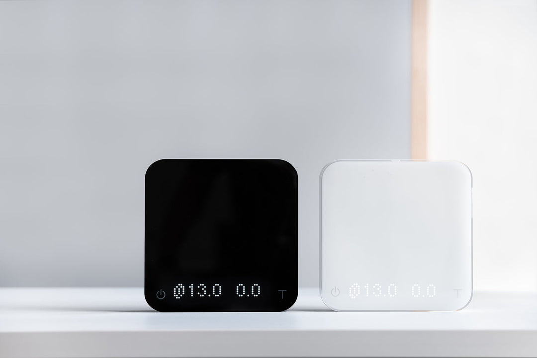 Acaia Pearl S in Schwarz und Weiss nebeneinander – Coffee Coaching Club 13