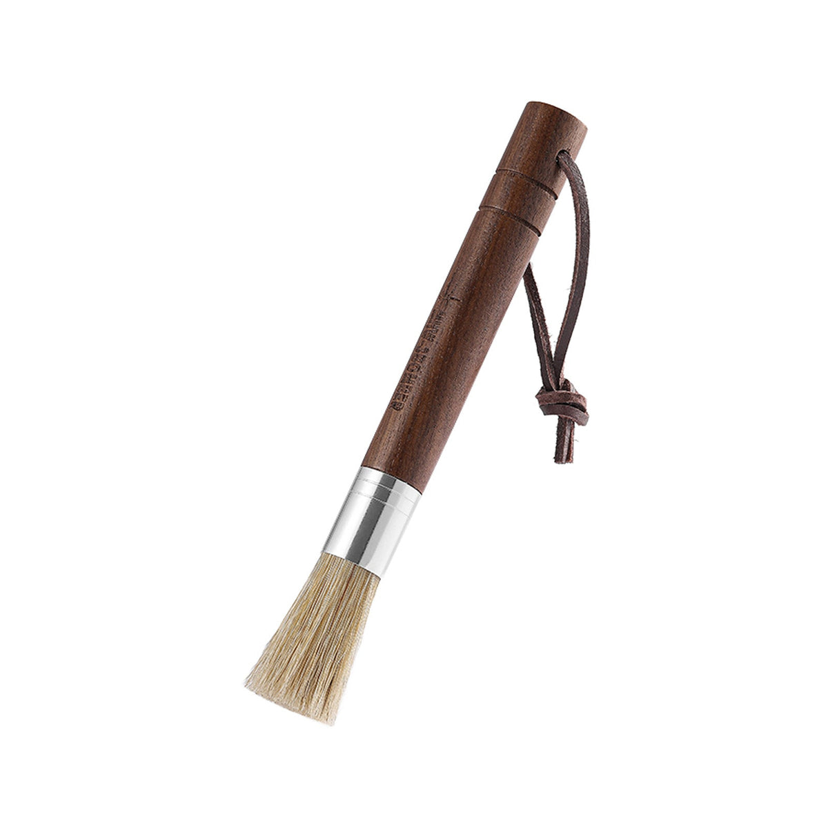 Pinceau barista MHW-3BOMBER Wings Cylindrical Brush en noyer (Walnut) avec boucle en cuir et virole en aluminium