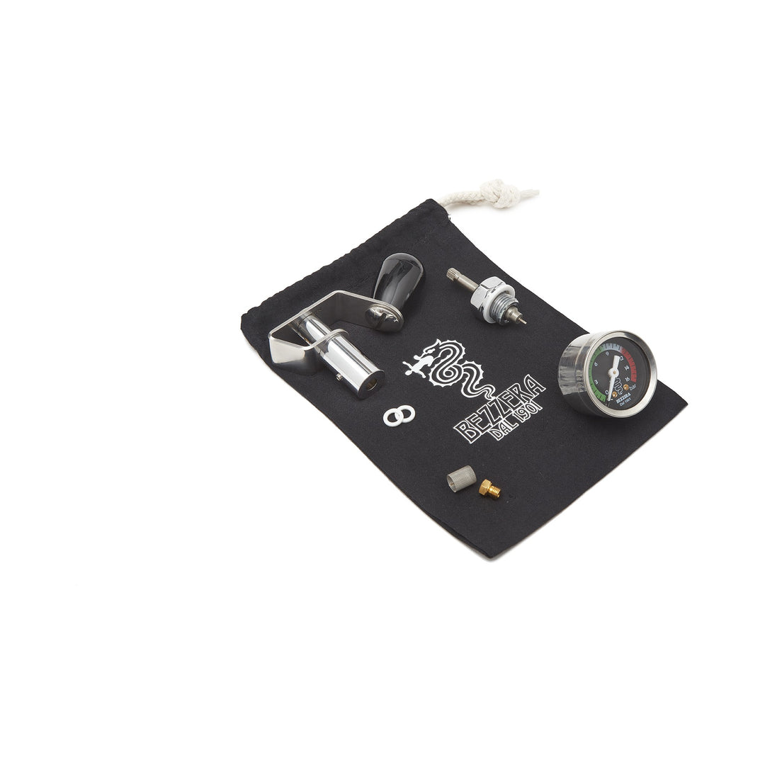 Bezzera Flow Control Kit Kunststoff schwarz mit Manometer, Ventil und Stoffbeutel – Coffee Coaching Club