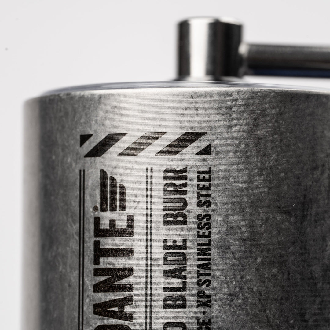 Comandante C40 MK4 Lab Series Nitro Blade Gravur am Gehäuse im Detail – Coffee Coaching Club 11