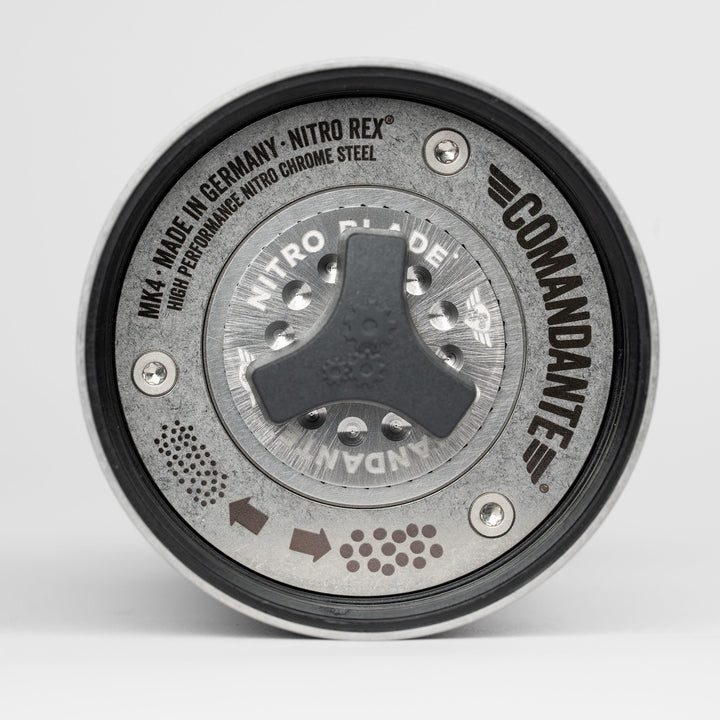 Comandante C40 MK4 Lab Series Nitro Blade Unterseite mit Mahlgradverstellung – Coffee Coaching Club 6