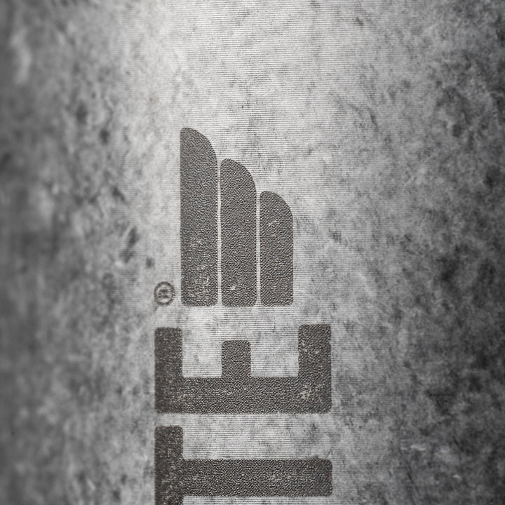 Comandante C40 MK4 Lab Series Nitro Blade Comandante-Logo auf Stone-Washed-Oberfläche – Coffee Coaching Club 8
