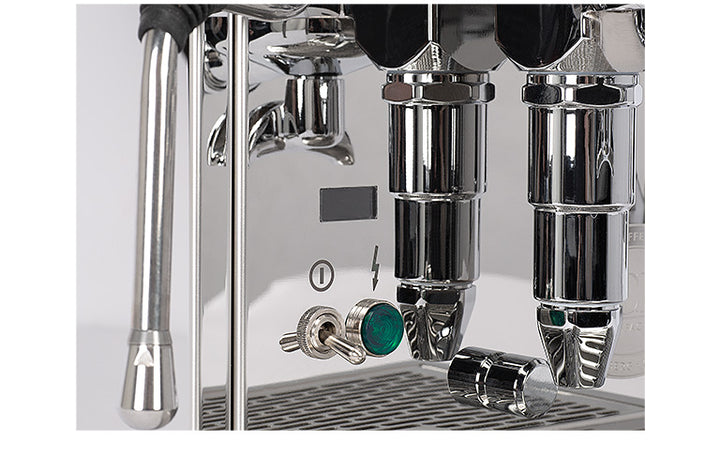 ECM Mechanika VI Slim PID Display und Kippschalter unter den Ausläufen – Coffee Coaching Club 8