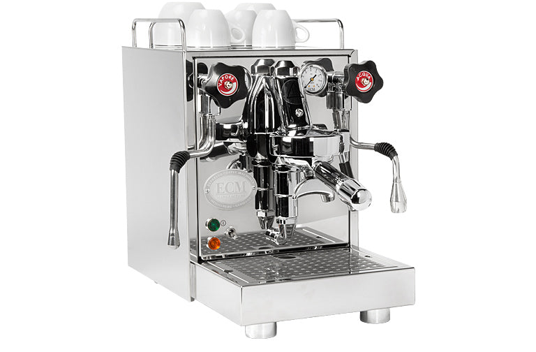 ECM Mechanika VI Slim schräg von der Seite mit Tassen auf der Ablage – Coffee Coaching Club 9