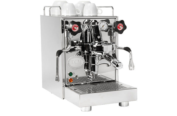 ECM Mechanika VI Slim schräg von der Seite mit Tassen auf der Ablage – Coffee Coaching Club 9