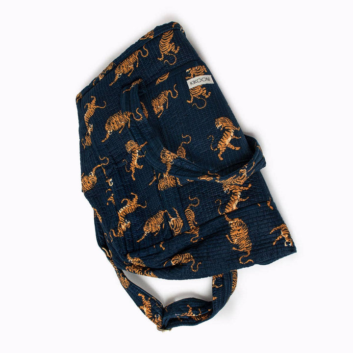 Kikooni Reisetasche Roy Darkblue zusammengelegt – Coffee Coaching Club 7