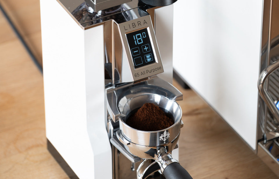 Eureka Mignon Libra 65 All Purpose Display und Siebträger mit Kaffeemehl – Coffee Coaching Club 25
