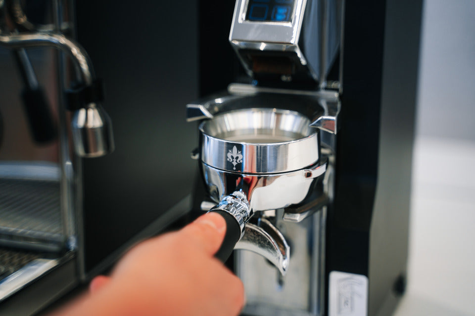 Eureka Mignon Libra Dosing Funnel auf dem Siebträger – Coffee Coaching Club 11