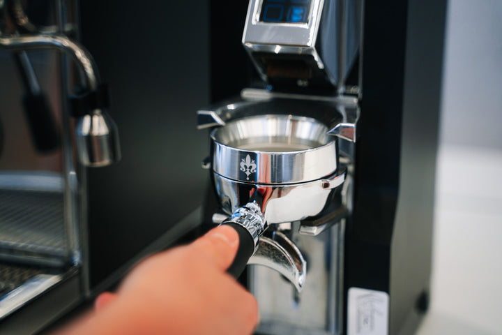 Eureka Mignon Libra Dosing Funnel auf dem Siebträger – Coffee Coaching Club 11