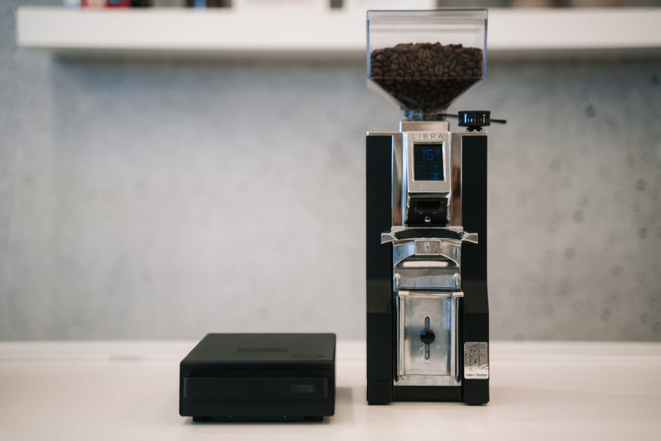 Eureka Mignon Libra Schwarz auf der Theke – Coffee Coaching Club 10