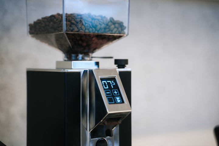 Eureka Mignon Specialità mit gefülltem Bohnenbehälter – Coffee Coaching Club 23