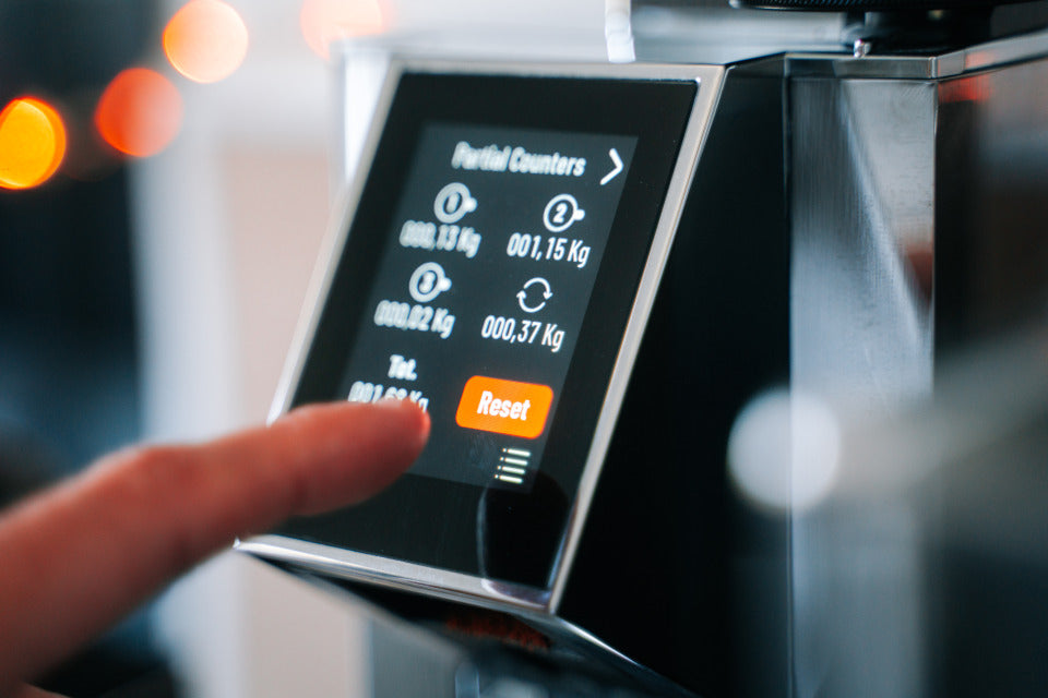 Eureka Mignon Stark W Touchdisplay mit Zählermenü – Coffee Coaching Club 24