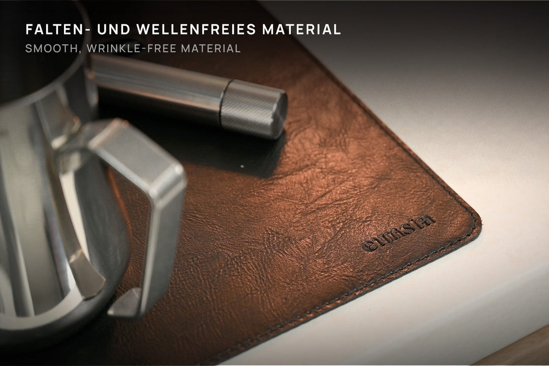 Eurista Grundmatte cognac, glatt aufliegend mit Milchkanne und Pinsel – Coffee Coaching Club 11