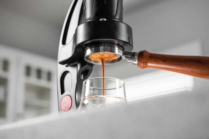 Flair 49 Pro Espressobezug in der Küche – Coffee Coaching Club 13