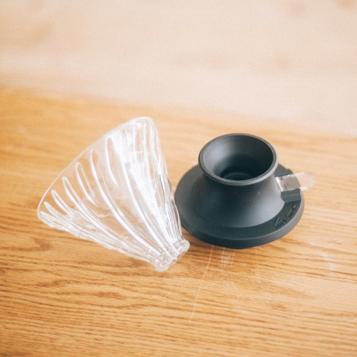 Hario V60 Switch Glastrichter und Silikonsockel getrennt – Coffee Coaching Club 36