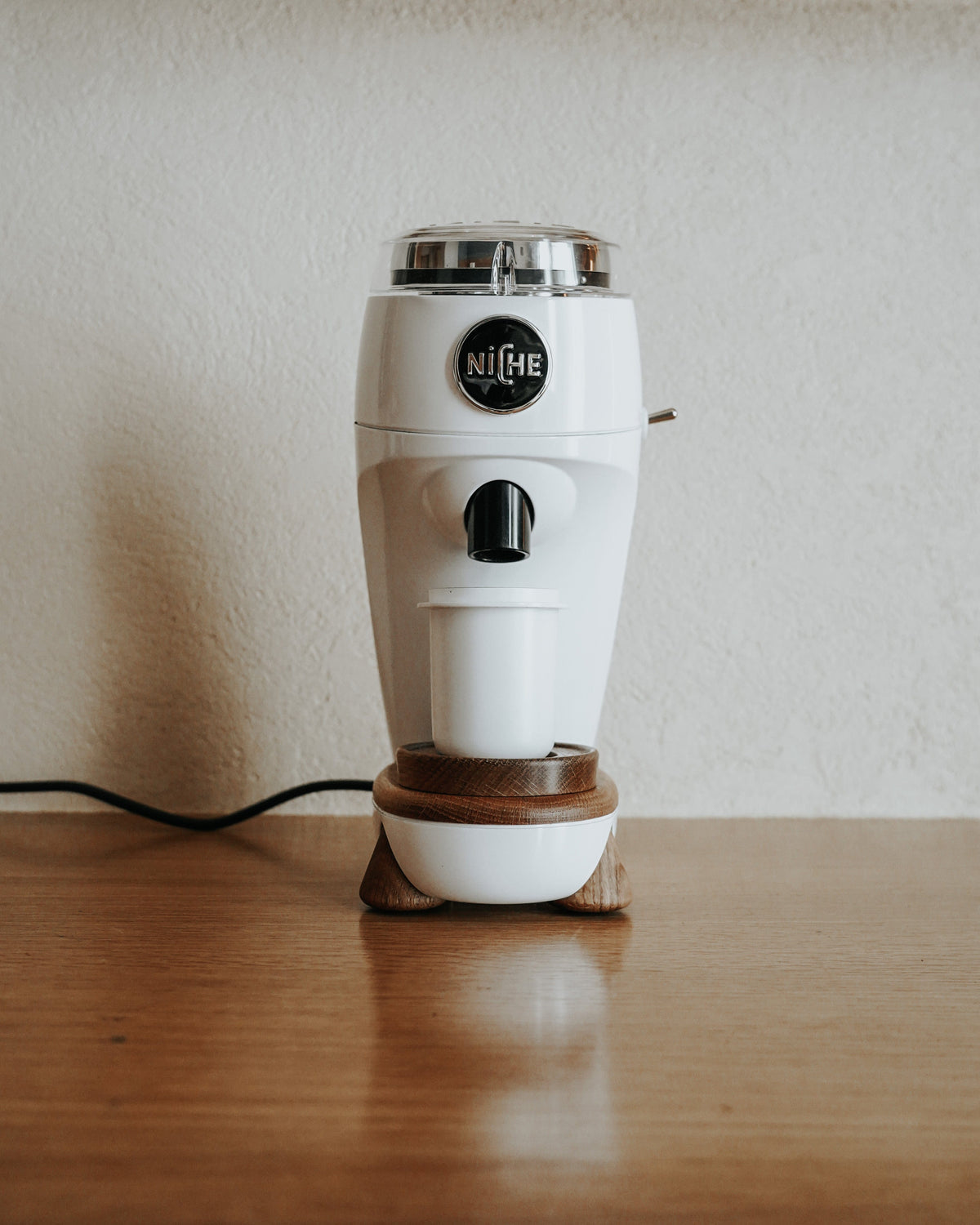Normcore Dosing Cup Weiss umlaufende Lippe – Coffee Coaching Club 2