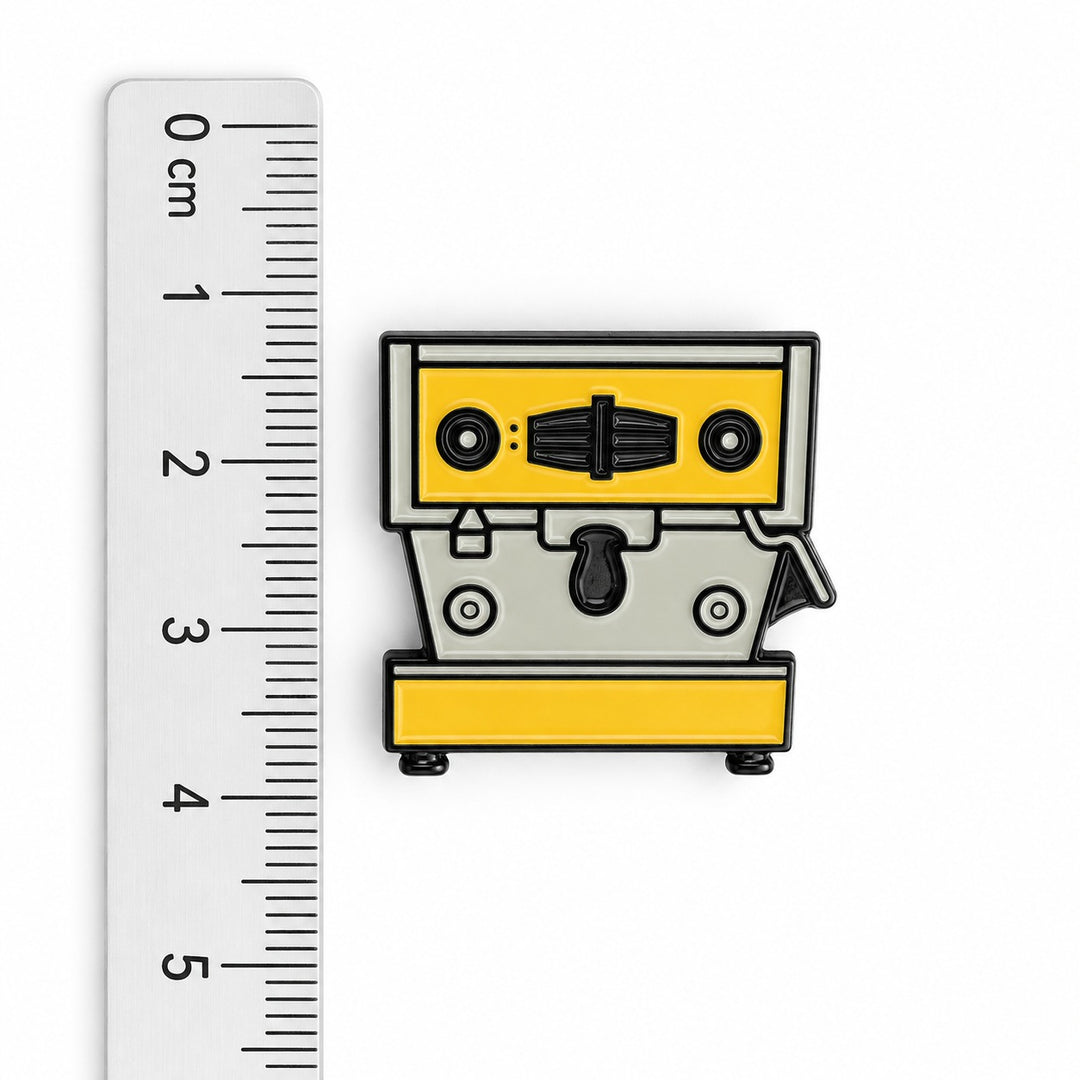 La Marzocco Pin Machine à espresso Jaune à côté d’une règle graduée en cm – Coffee Coaching Club 4