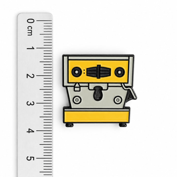 La Marzocco Pin Machine à espresso Jaune à côté d’une règle graduée en cm – Coffee Coaching Club 4