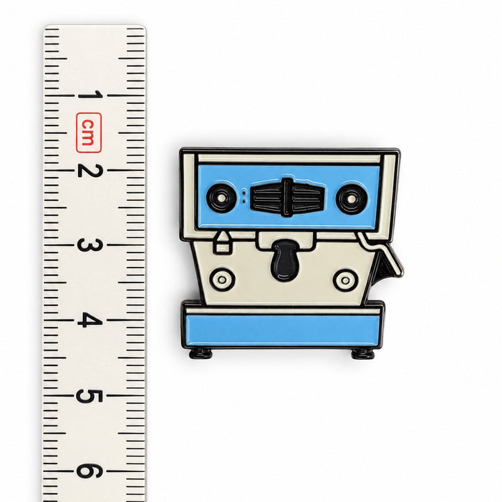 La Marzocco Pin Machine à espresso Bleu clair à côté d’une règle graduée en cm – Coffee Coaching Club 3