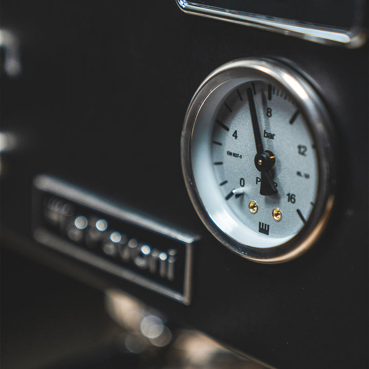 La Pavoni Casa Bar PID Manometer in Nahaufnahme – Coffee Coaching Club 12