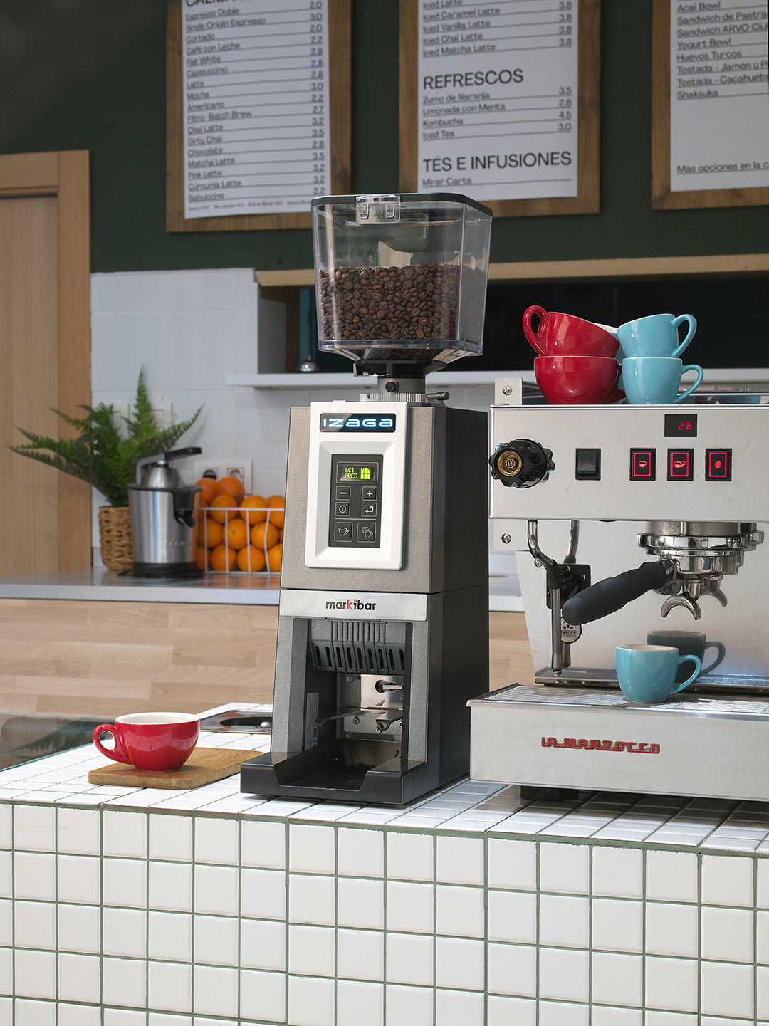Markibar IZAGA KEY auf der Theke neben einer Espressomaschine – Coffee Coaching Club 11