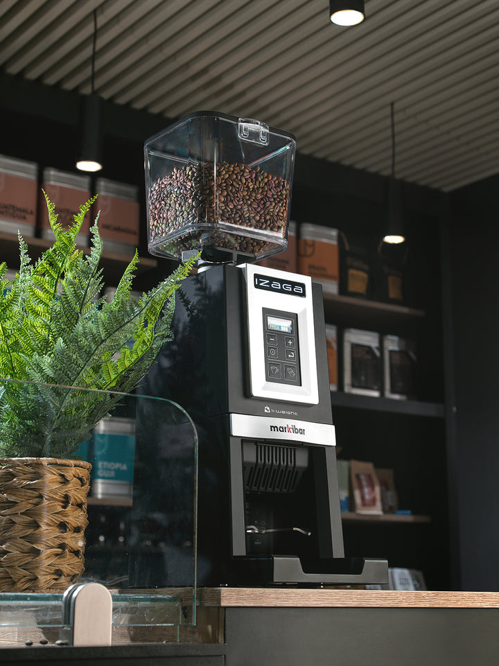 Markibar IZAGA W auf einer Café-Theke, Perspektive – Coffee Coaching Club 21