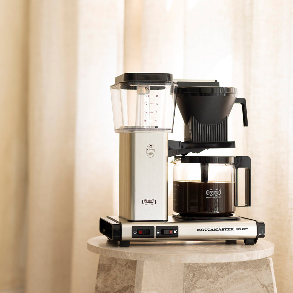 Moccamaster KBG Select Brushed mit voller Glaskanne – Coffee Coaching Club 28