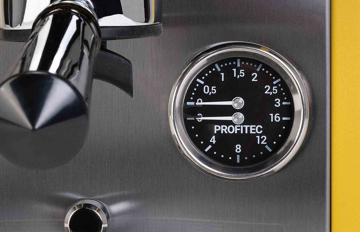 Profitec MOVE 2.0 dual pressure gauge for boiler and pump pressure on the yellow machine