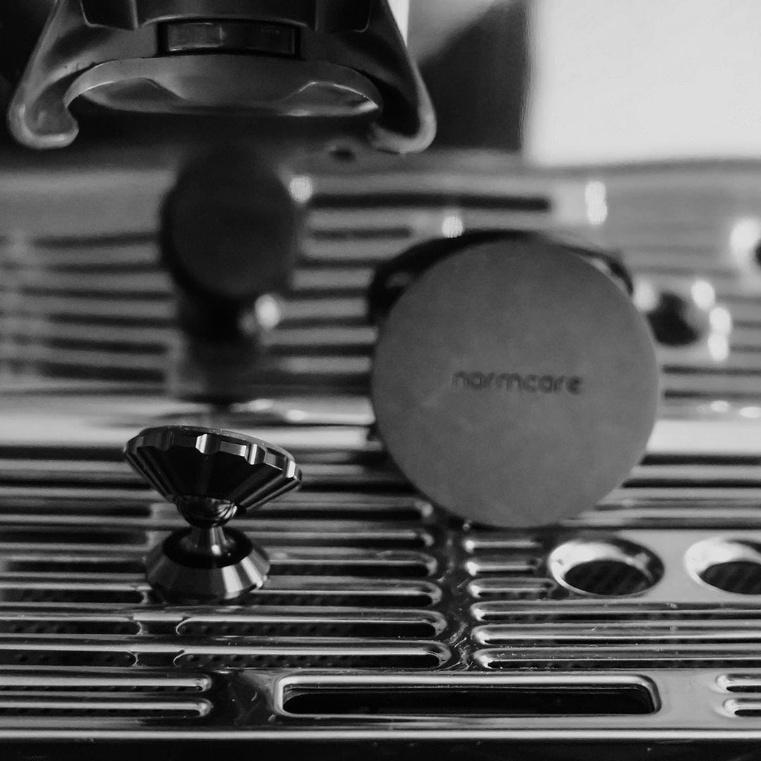 Normcore Espresso Shot Spiegel, Spiegel und Halter mit Kugelkopf auf dem Tropfgitter – Coffee Coaching Club 6