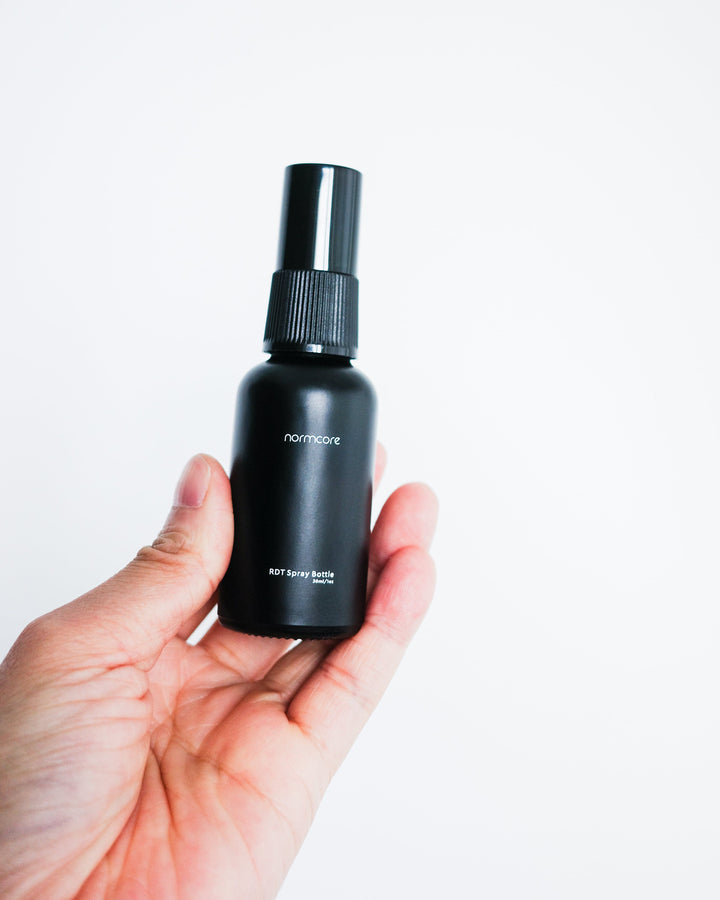 Normcore frasco pulverizador RDT 30 ml na mão – Coffee Coaching Club 9