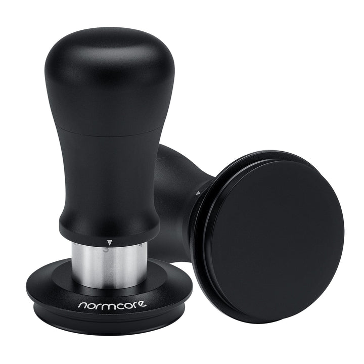 Normcore V5 Spring-Loaded Tamper Schwarz, Front- und Basisansicht 58,5 mm – Coffee Coaching Club 7