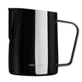 Normcore Pitcher de leite com pega 600 ml bico fino preto – Coffee Coaching Club 1