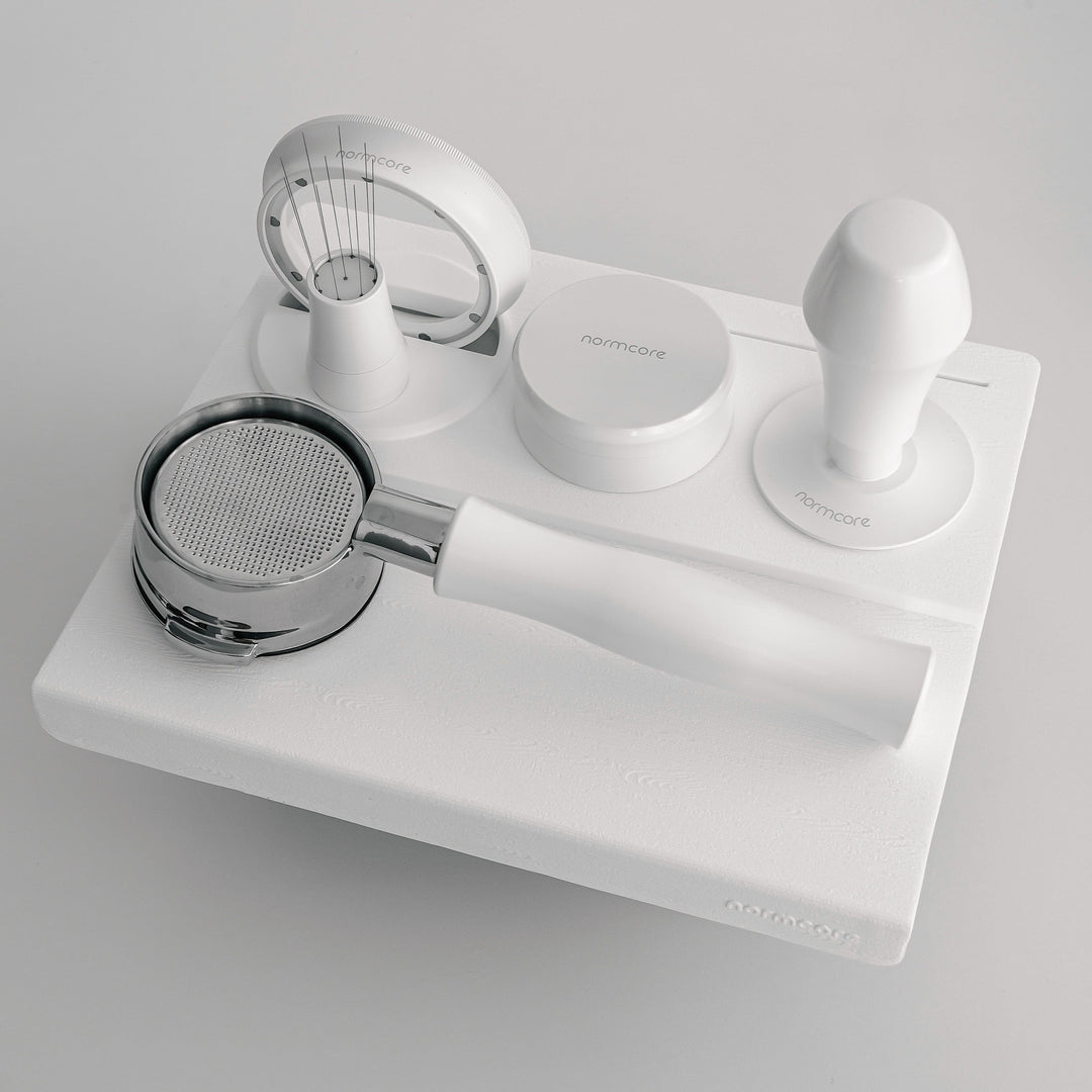 Normcore Tampmatte con Angolo Bianco con portafiltro e pressino – Coffee Coaching Club 8