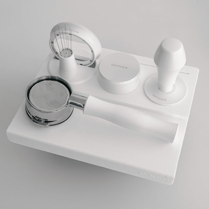 Normcore Tampmatte con Angolo Bianco con portafiltro e pressino – Coffee Coaching Club 8