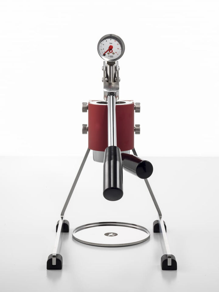 Olympia Express Mina in red – front view of the manual espresso machine