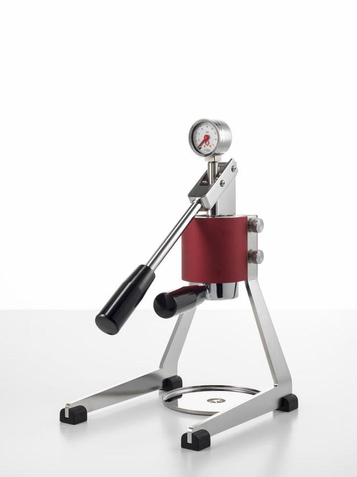 Olympia Express Mina in red – three-quarter view with lever and pressure gauge