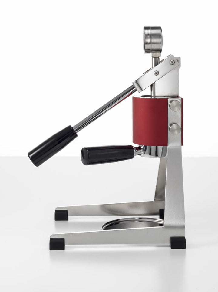 Olympia Express Mina in red – side view with hand lever
