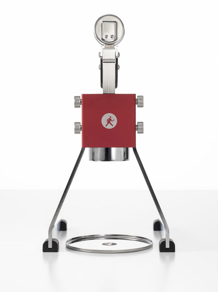Olympia Express Mina in red – rear view with pressure gauge and drip tray