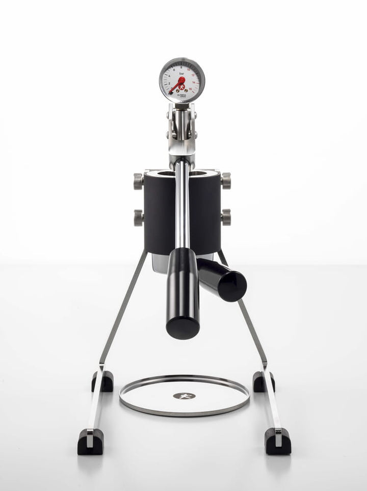 Olympia Express Mina in black – front view of the manual espresso machine