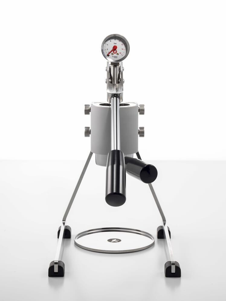Olympia Express Mina in silver – front view of the manual espresso machine