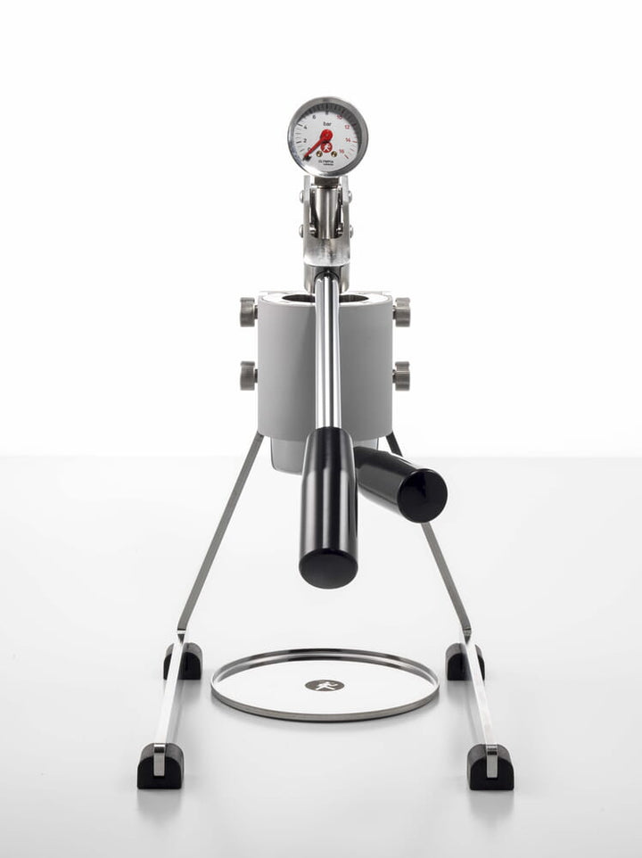 Olympia Express Mina in silver – front view of the manual espresso machine