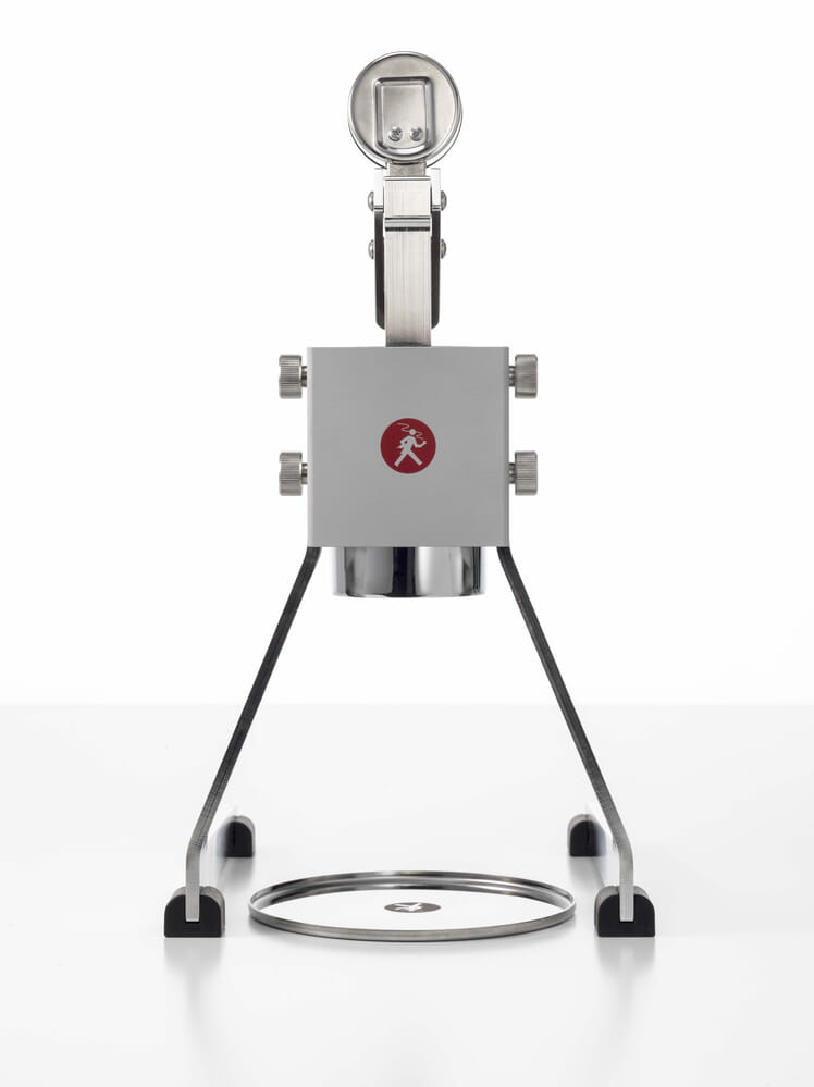 Olympia Express Mina in silver – rear view with pressure gauge and drip tray