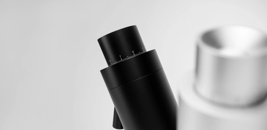 Option-O Lagom P80 Schwarz und Silber, Trichter mit Mahlgradskala – Coffee Coaching Club 21