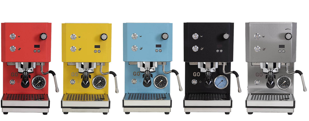Profitec GO 2.0 in Rot, Gelb, Hellblau, Schwarz und Satiniert nebeneinander – Coffee Coaching Club 11