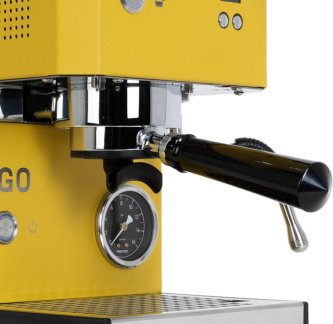 Profitec GO 2.0 Gelb Ringbrühgruppe mit eingesetztem Siebträger – Coffee Coaching Club 14