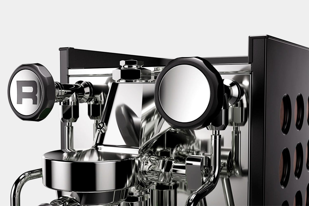 Rocket Appartamento TCA E61-Brühgruppe mit Dampf- und Wasserknauf im Detail – Coffee Coaching Club 8