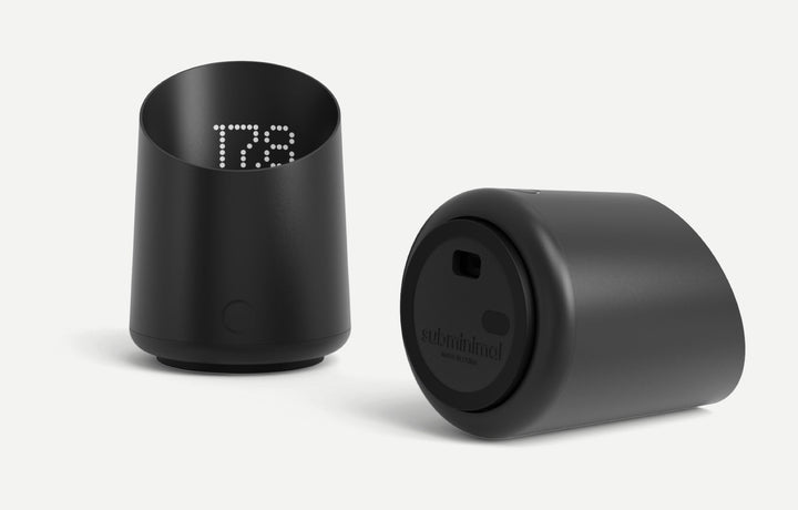 Subminimal Subscale mit Gewichtsanzeige und Unterseite mit USB-C-Anschluss – Coffee Coaching Club 23